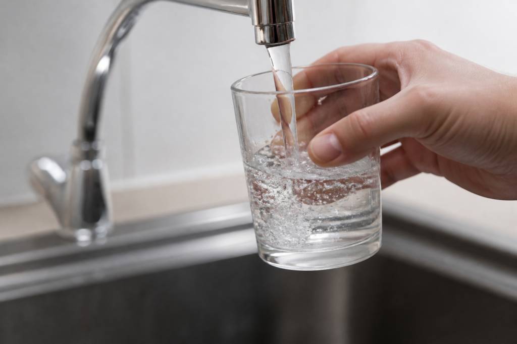 Chlorine in tap water: health effects, taste and water filtration