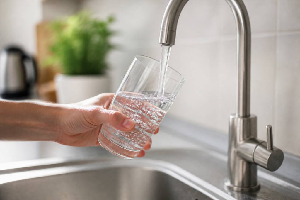 Chlorinated water UK: health risks, regulations and filtration solutions
