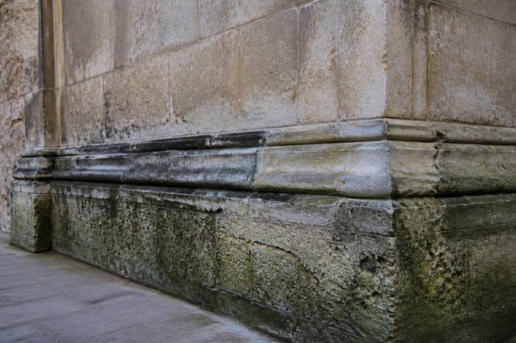 Acid rain effect on buildings: causes, damage and prevention