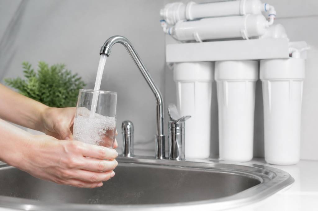 Bleaching water: causes, health risks and effective filtration solutions