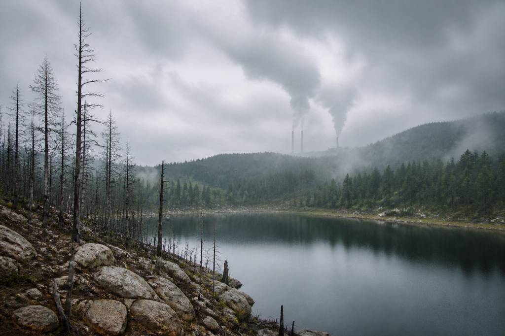 Acid rain sulfur dioxide: causes, effects and impact on water quality