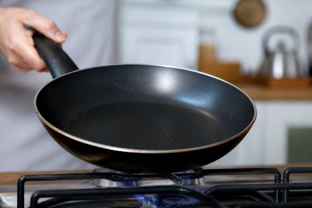 Dangers of non stick pans: what they mean for PFAS exposure