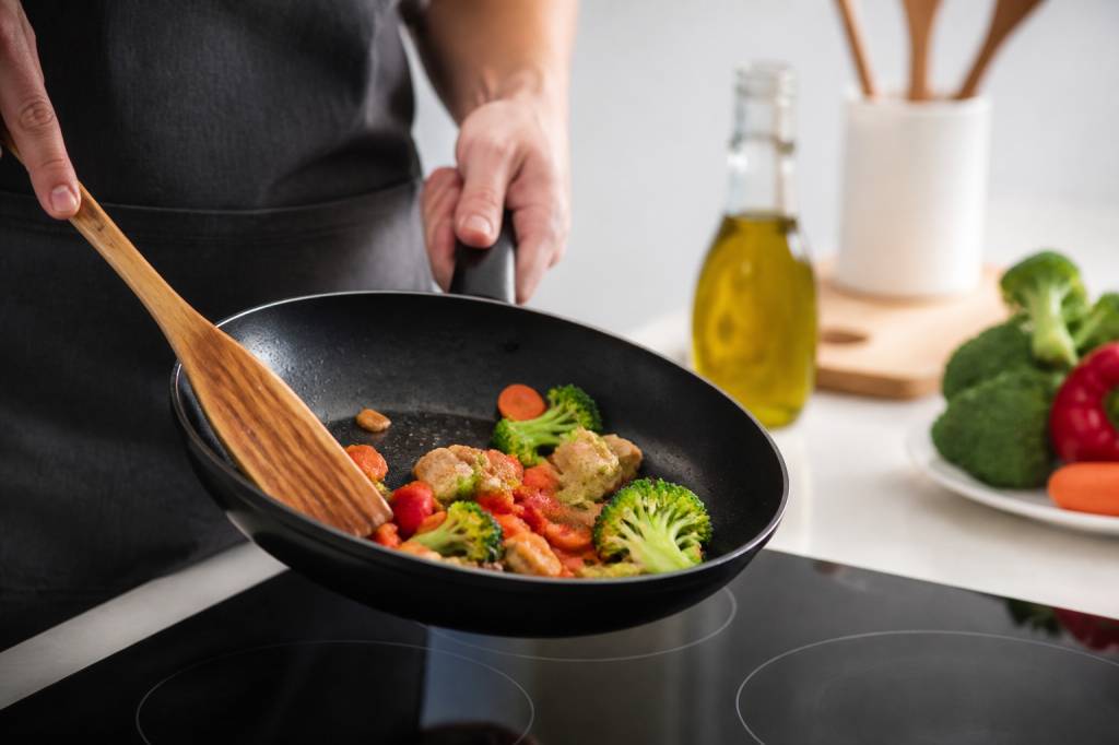 Is non stick cookware harmful to health? Understanding PFAS and cooking safety
