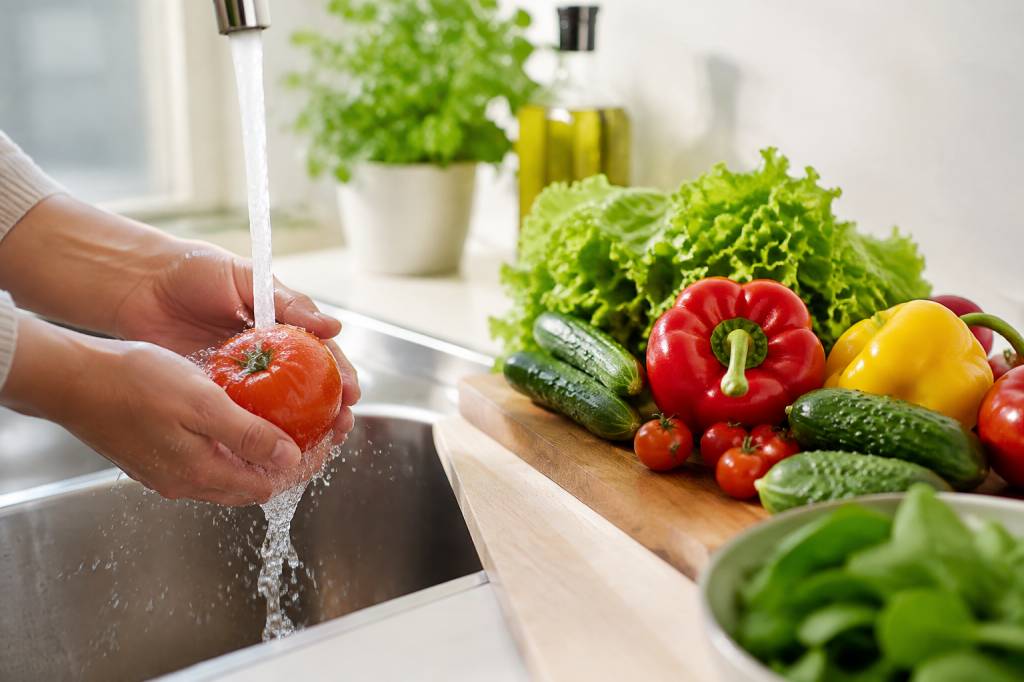 Pesticide in food: health risks, regulations and water contamination