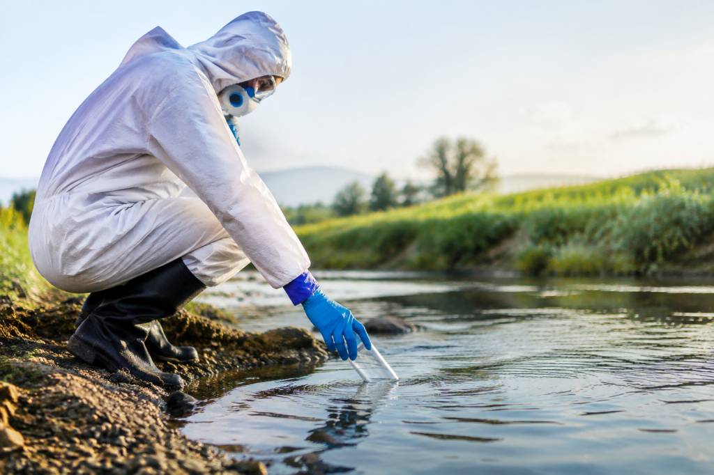 Chlorpyrifos UK: risks to health, water contamination and current regulations