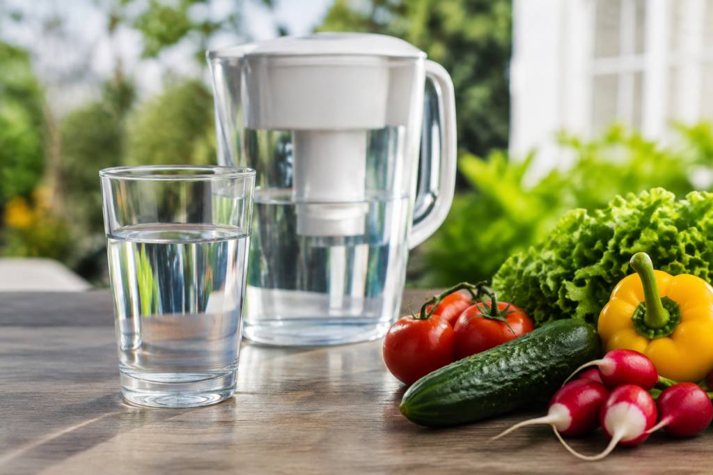Insecticides and herbicides in drinking water: risks, detection and filtration