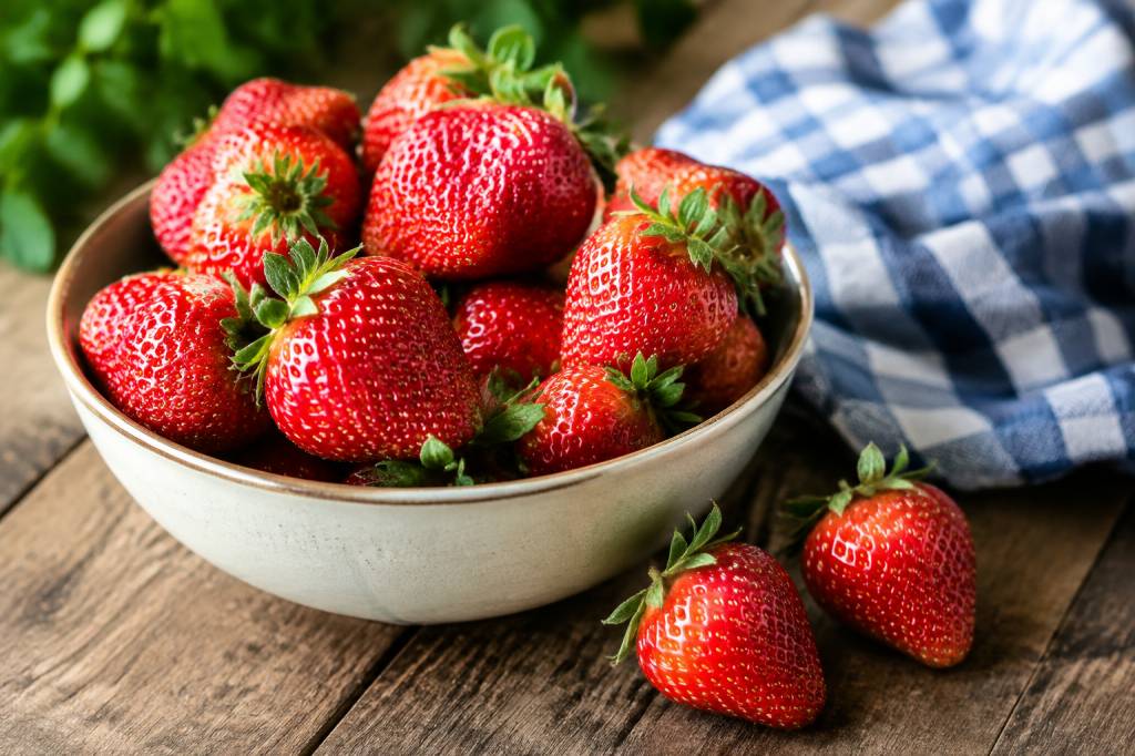 Pesticides on strawberries: what consumers need to know about residues and food safety
